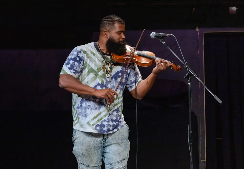 An image of a man playing violin.